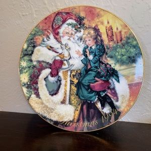 Avon Vintage 1994 The Wonder of Christmas ceramic plate, Santa Claus with Girl